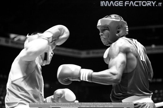 2009-09-06 AIBA World Boxing Championship 1411 - 81kg - Erdenebayar Sandagsuren MGL - Maxwell Amponsah GHA
